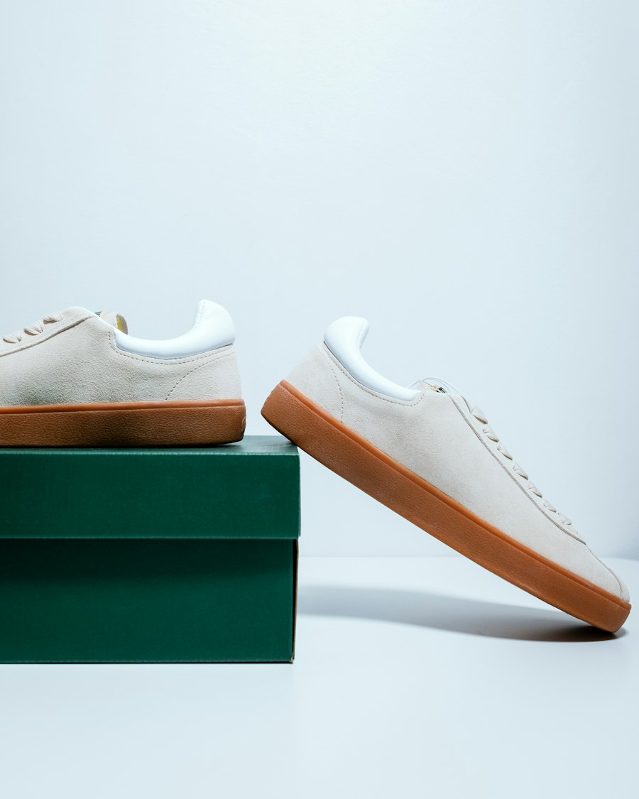 Low-top leather sneakers